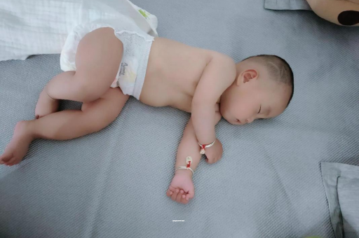 六盘水宝宝拉屎有黑色颗粒